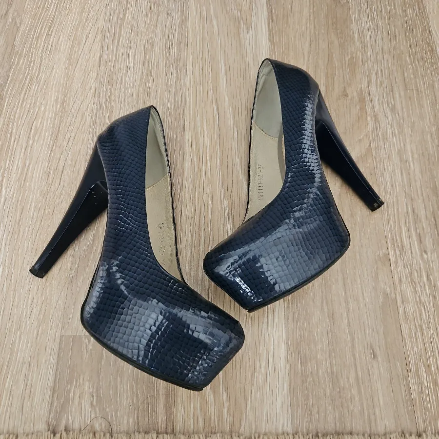 کفش پاشنه بلند