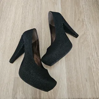 کفش پاشنه بلند