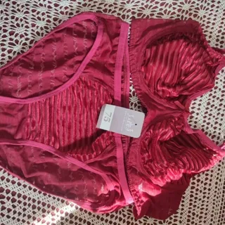 سوتین فنردار