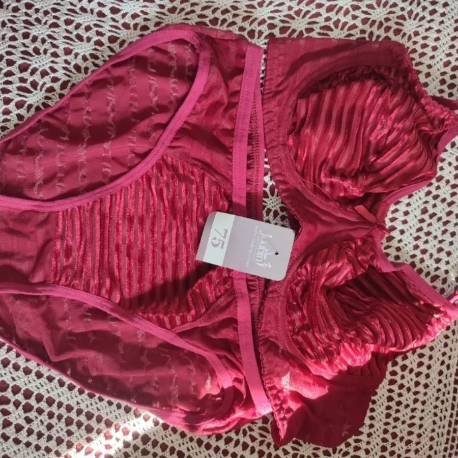 سوتین فنردار