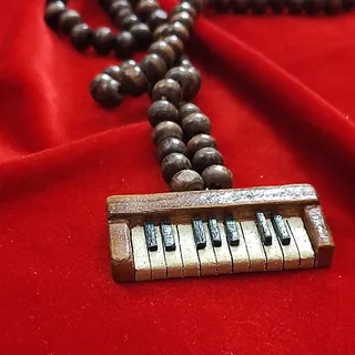 گردنبند پیانو