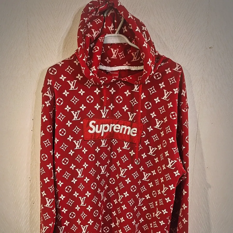 هودی کلاه دار