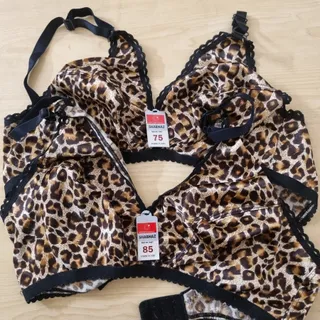 دو ست شورت سوتین