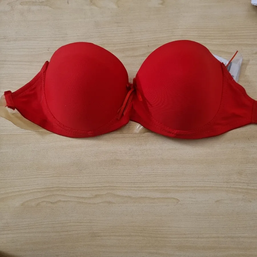 سوتین پشت بند نامریی