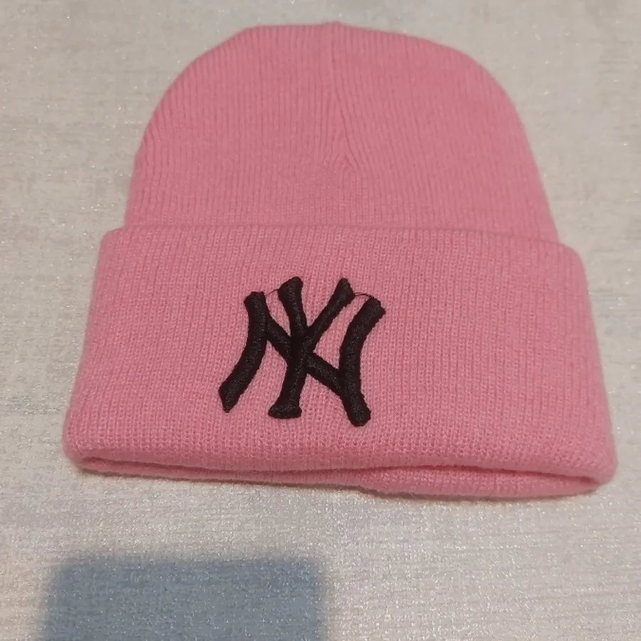 کلاه بافت صورتی