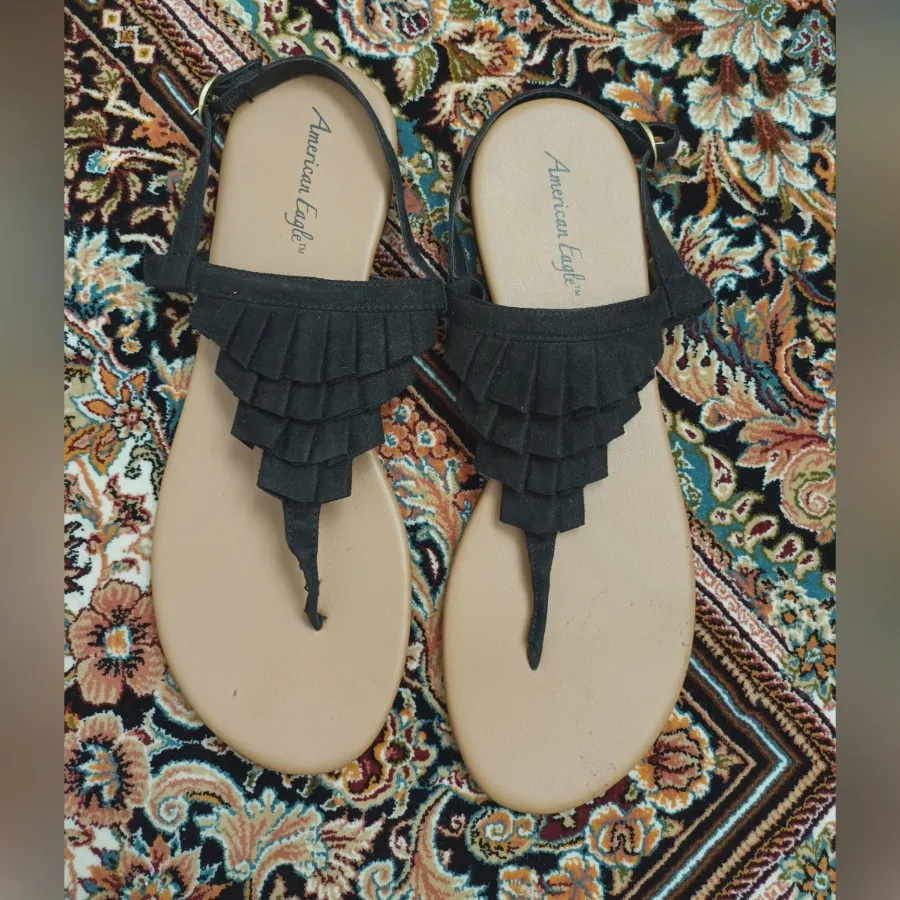 صندل زنانه
American Eagle