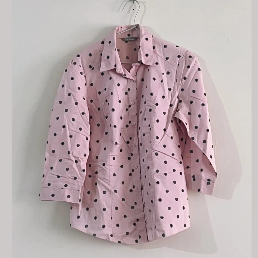 شومیز صورتی دکمه‌دار