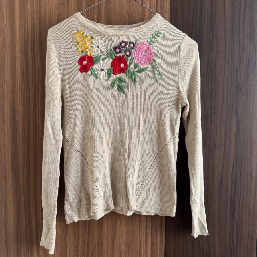 Nisan بافت کرمی گلدوزی 38