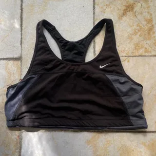 نیم تنه نایکی