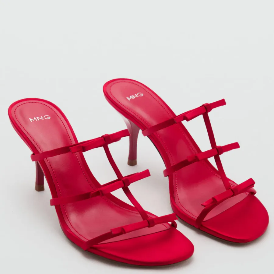 کفش منگو قرمز