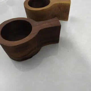 ظرف چوبی شبیه لیوانن