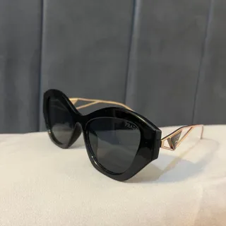عینک آفتابی پرادا
