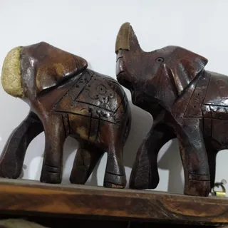 مجسمه فیل چوبی