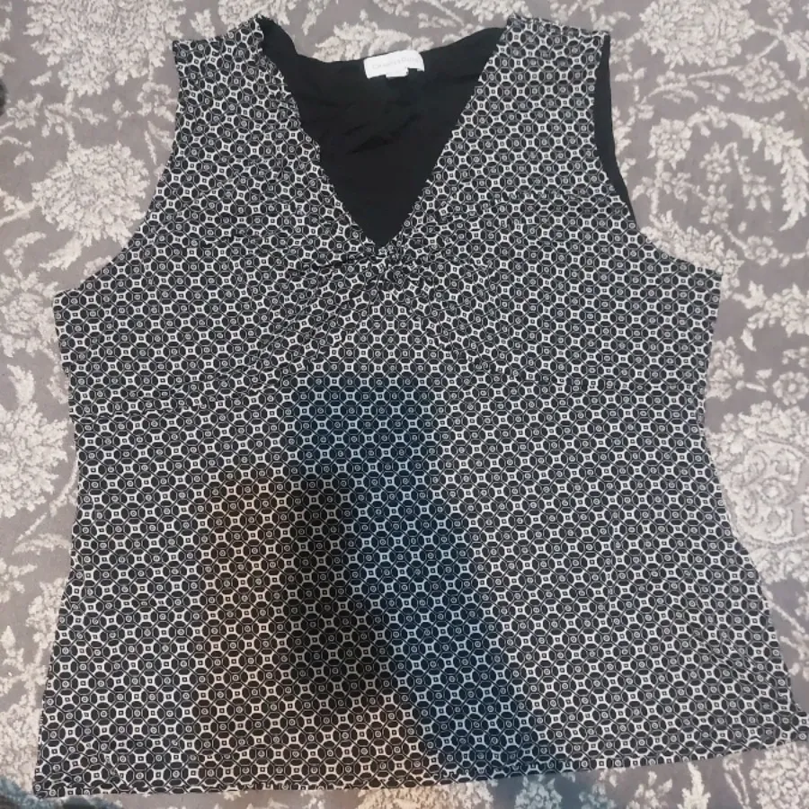 تاپ  سفید مشکی