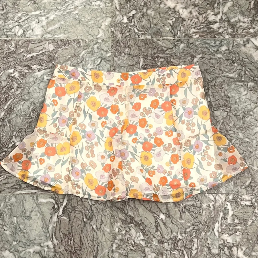 شلوارک دامن