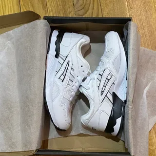 کفش آسیکس ویتنام