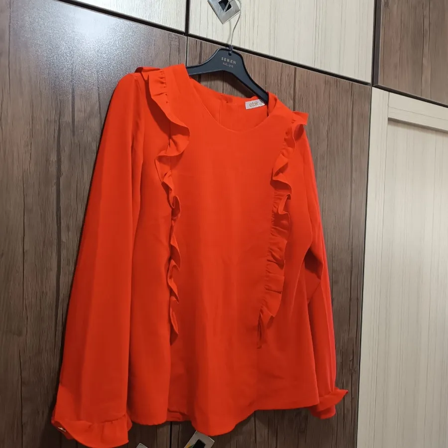 شومیز قرمز و سفید مشکی