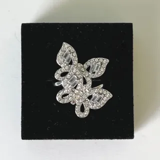 انگشتر پروانه