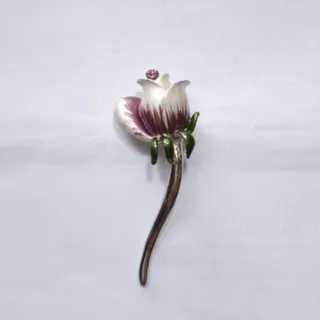 سنجاق سینه گل رز