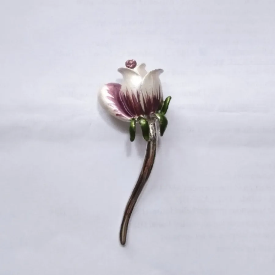 سنجاق سینه گل رز