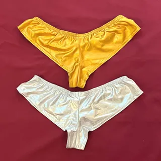 شورت نقره ای طلایی