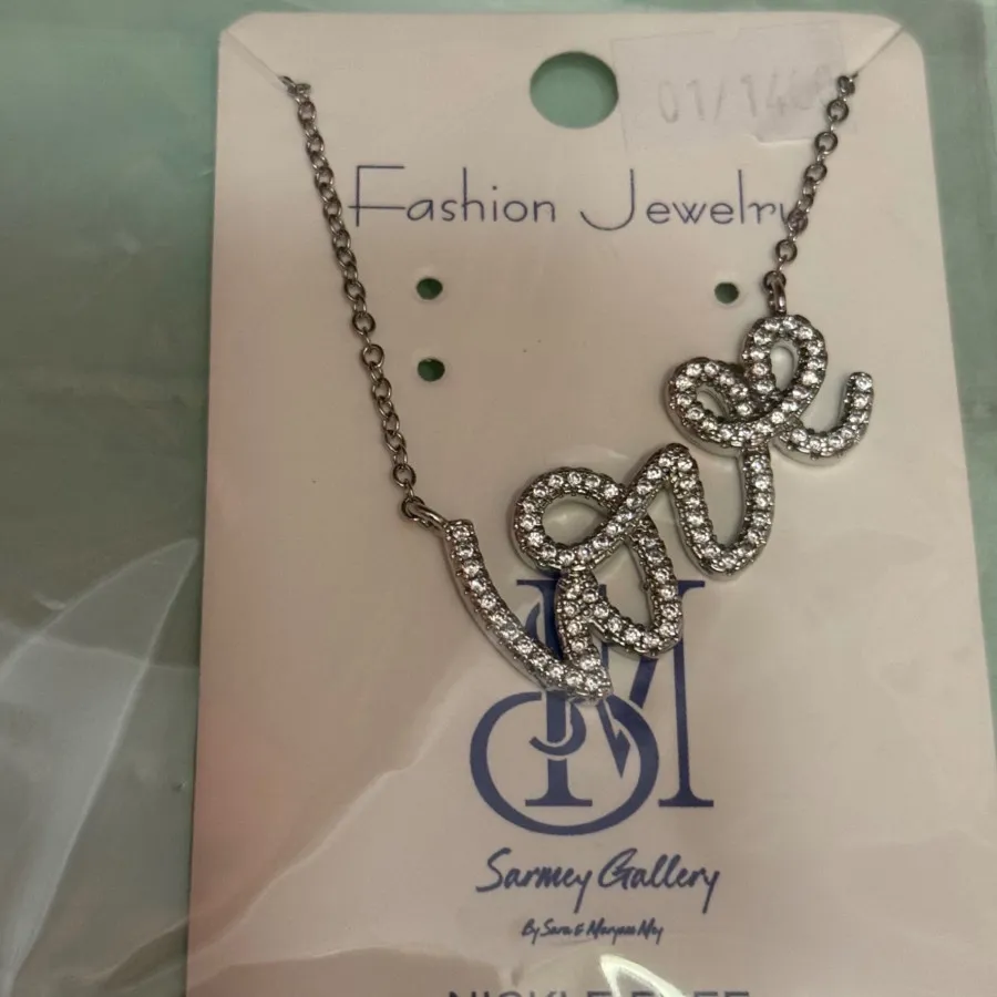 گردنبند لاو