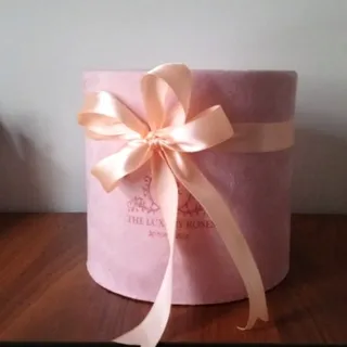 باکس مخصوص هدیه گل