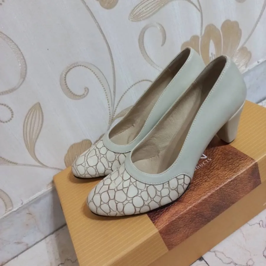 کفش شیری پاشنه دار