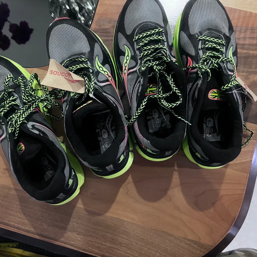 کفش کتونی ساکنی