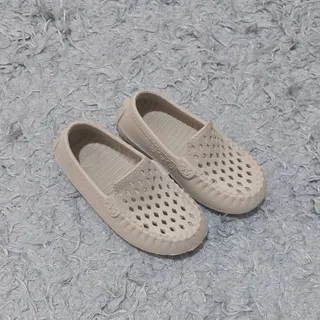 کفش ساحلی بچگانه