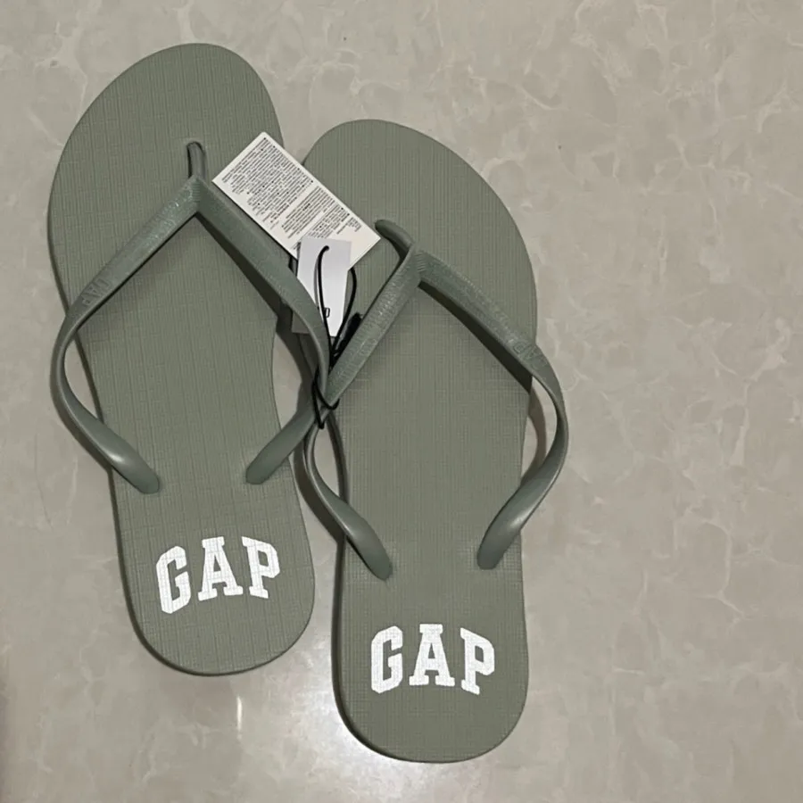 Gap flip flops