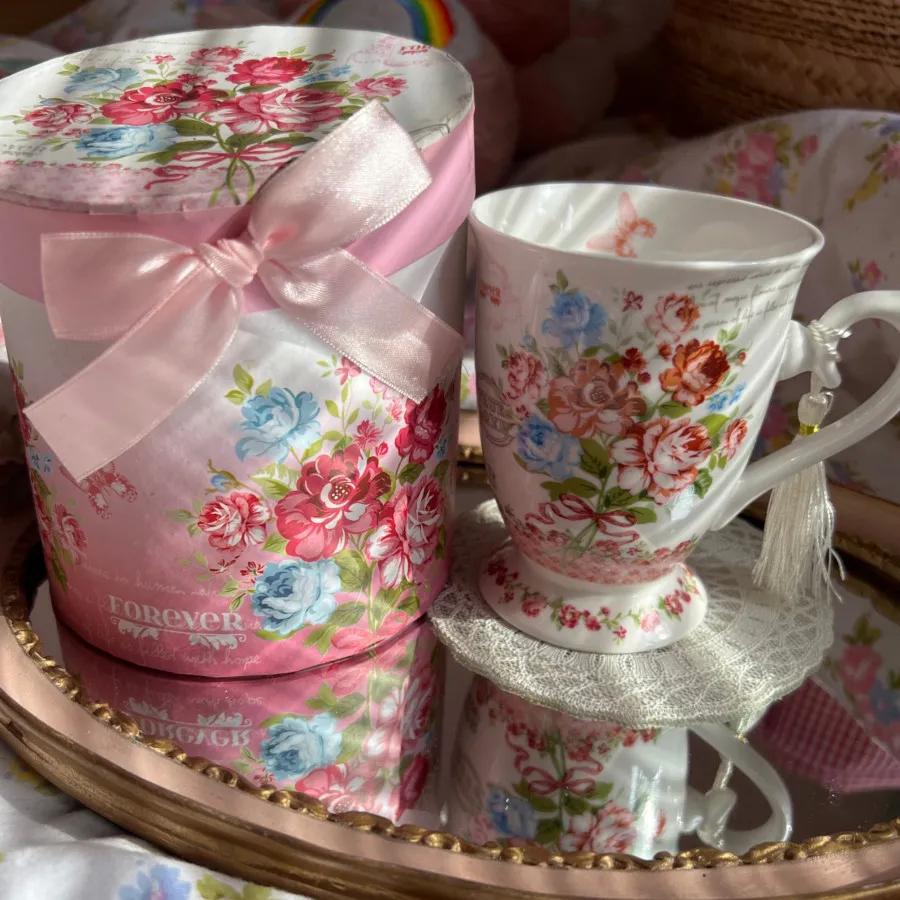 لیوان با جعبه