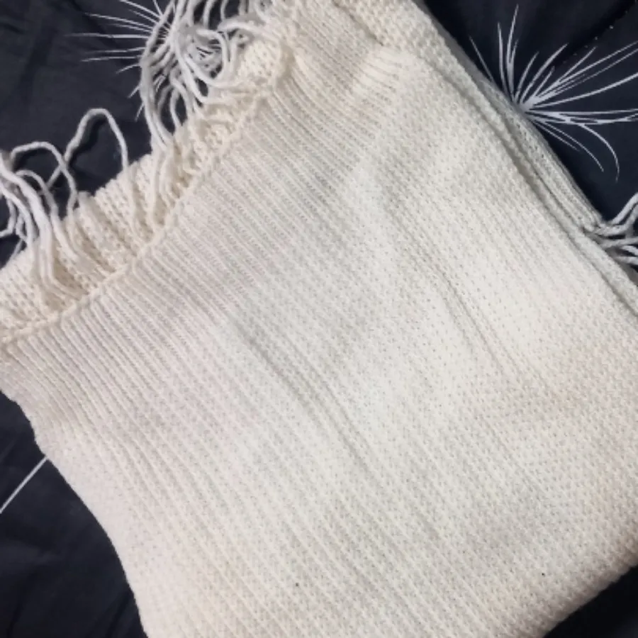 شالگردن شیری رنگ پهن