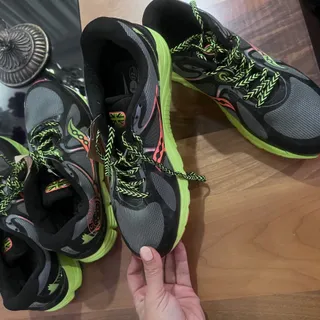 کفش کتونی ساکنی