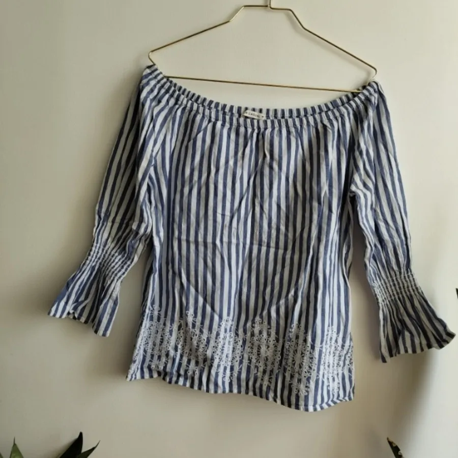 شومیز یقه قایقی