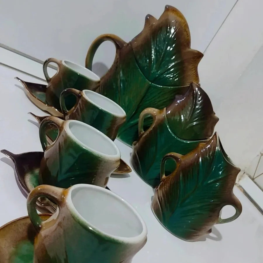 عصرانه خوری طرح برگ