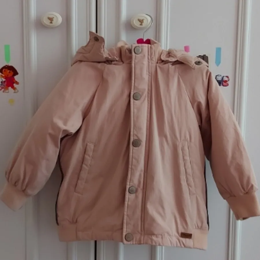 کاپشن برند منگوmango