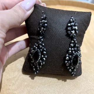 گوشواره نگین مشکی