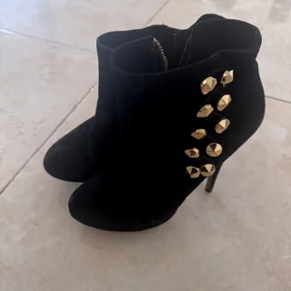 نیم بوت پاشنه دار برند