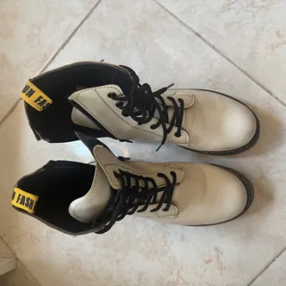 بوت سفید فوق زیبا 38