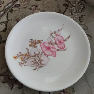 بشقاب و کاسه ملامین