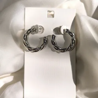 گوشواره حلقه‌ای پیچ پیچی