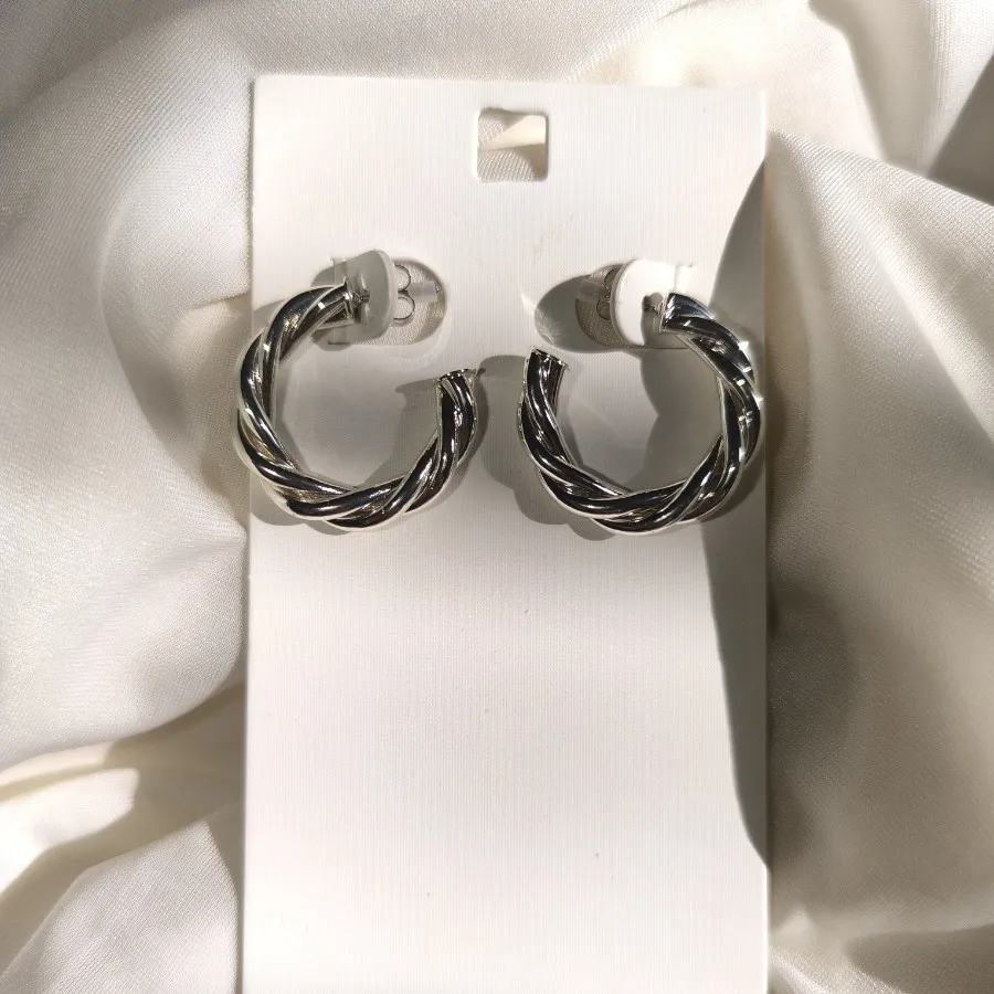 گوشواره حلقه‌ای پیچ پیچی