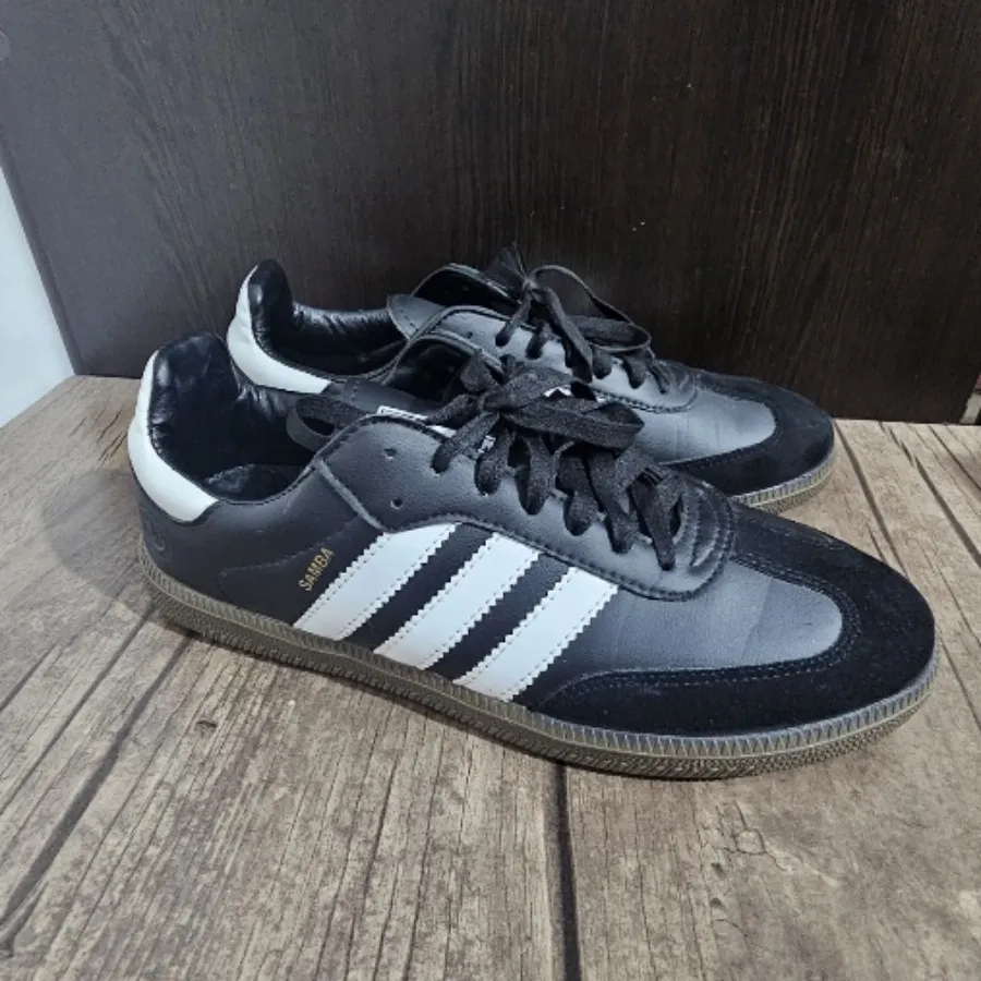 کتونی طرح آدیداس