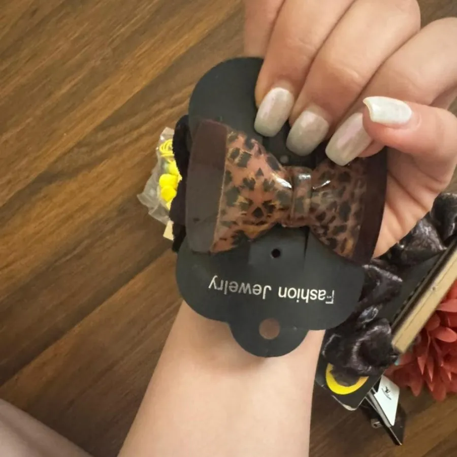 گل سر و سنجاق سر