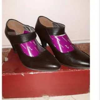 کفش قهوه ای