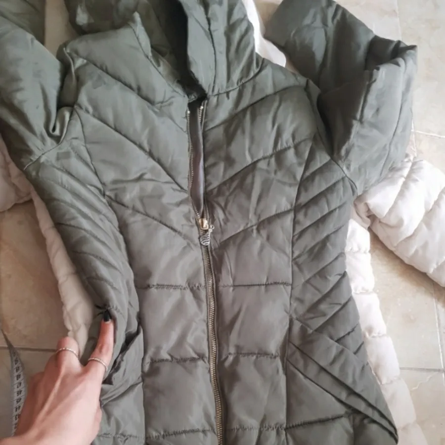 کاپشن سبز کلاه دار