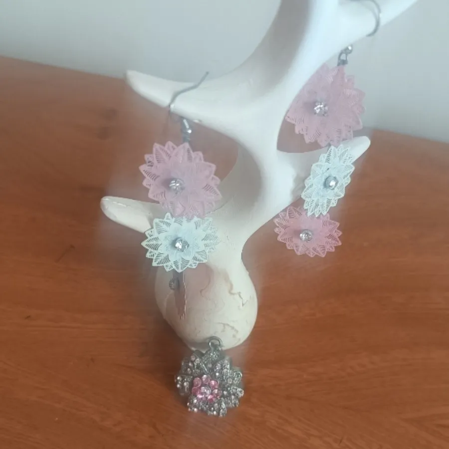 گوشواره سفید صورتی و پلاک