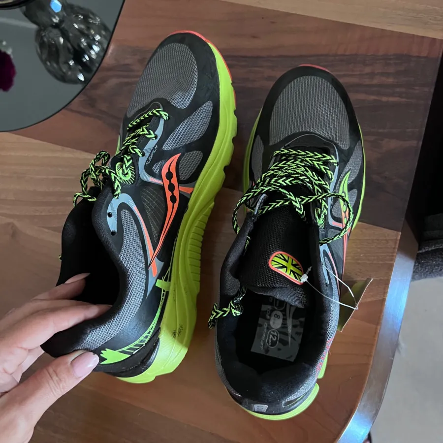 کفش کتونی ساکنی