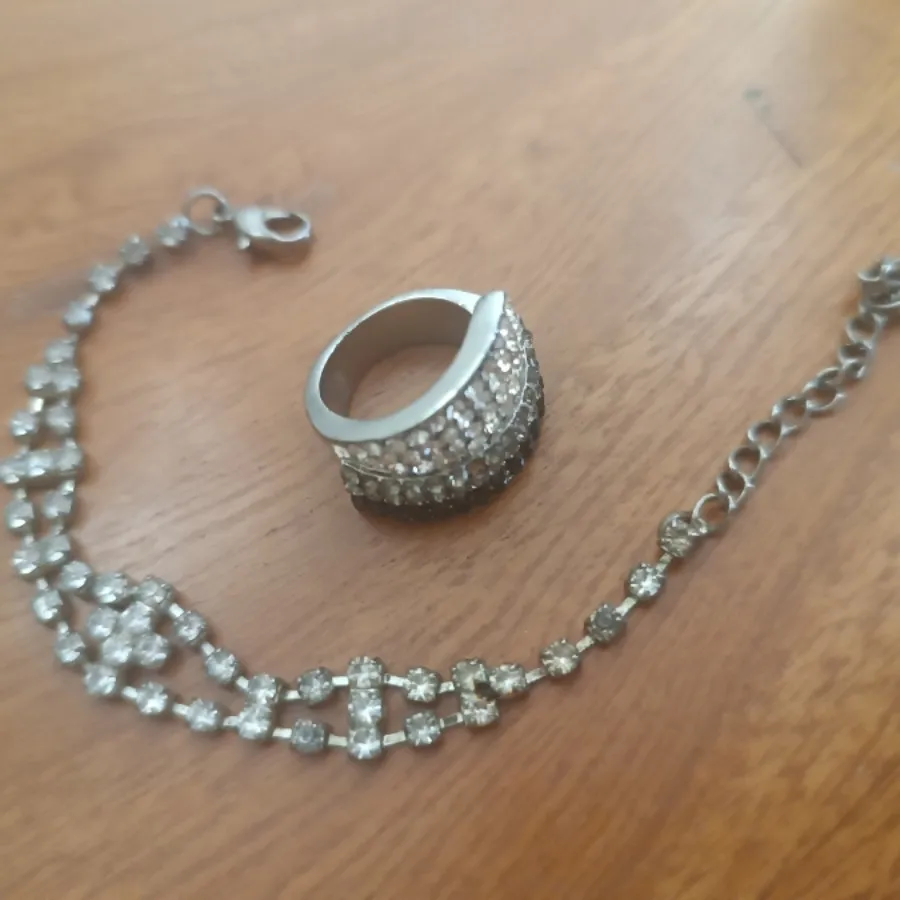 انگشتر و دستبند